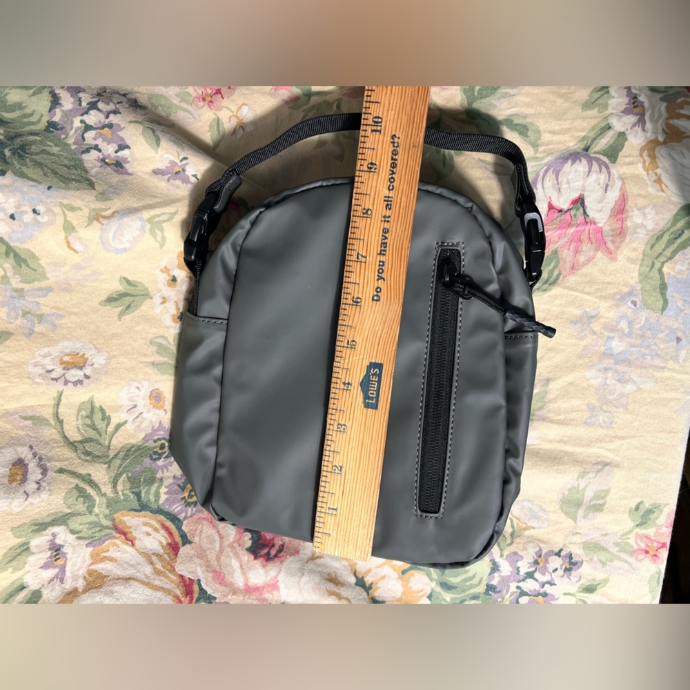 Lightweight Crossbody waterproof bag - Picture 7 of 10